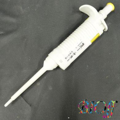 Eppendorf Research Adjustable Micropipette 2–20 µL-cover