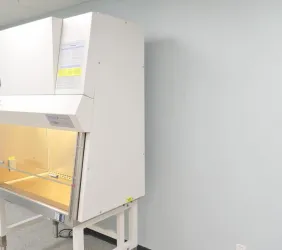Baker SterilGARD Class II A2 Biosafety Cabinet with Vertical Laminar Airflow and HEPA Filtration, 3 of 12