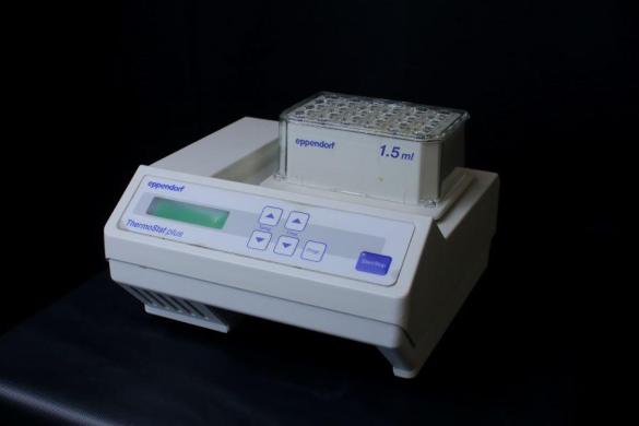 Eppendorf Thermo Stat plus 22331 Laboratory Thermostatic Bath-cover