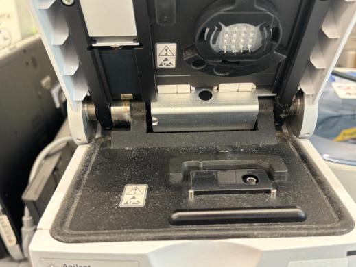 Agilent Bioanalyzer 2100 G2939A Microfluidic Electrophoresis System-cover