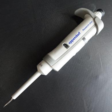 Eppendorf Research plus Micropipette 0.1-2.5 µL Adjustable Volume Model 3123000012-cover
