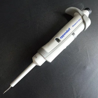 Eppendorf Research plus Micropipette 0.1-2.5 µL Adjustable Volume Model 3123000012