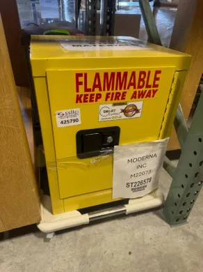 Securall Flame Cabinet Flammable Liquid Storage Cabinet with Secure Locking Mechanism