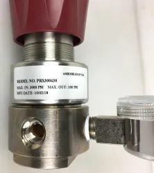 Praxair ProStar Platinum PRS300430 High-Purity Gas Regulator, 2 of 3