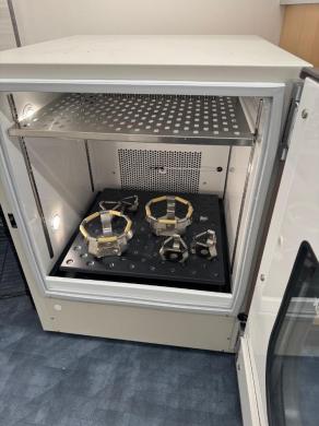 New Brunswick Innova 42 Incubator Shaker-cover