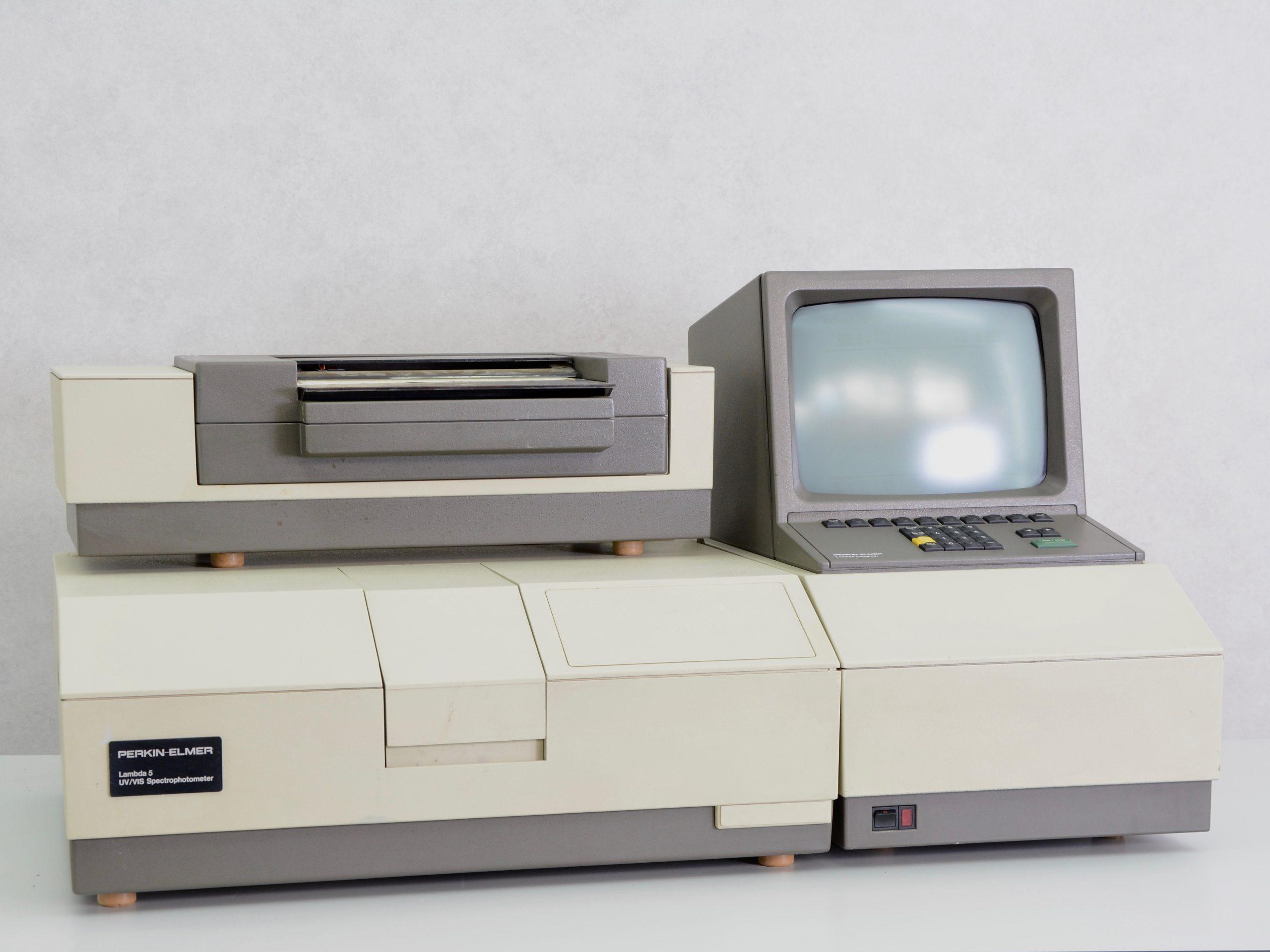 Perkin Elmer Lambda 5 Spectrophotometer