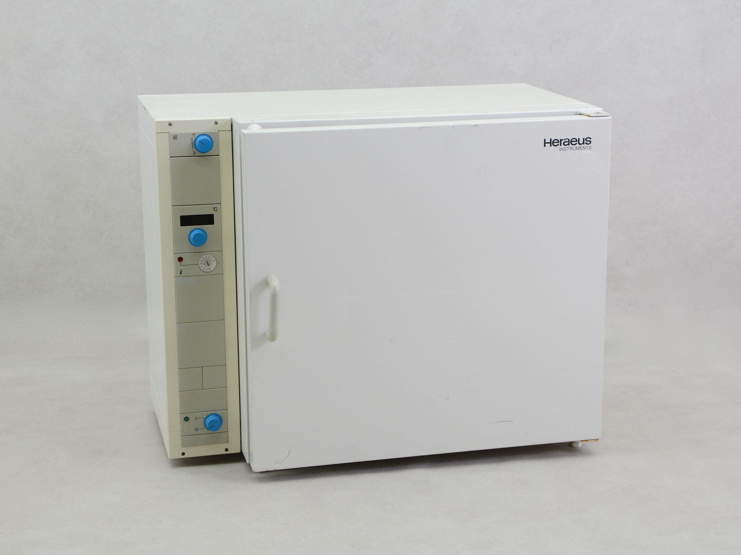 Heraeus B6120 Laboratory Incubator with Temperature Control