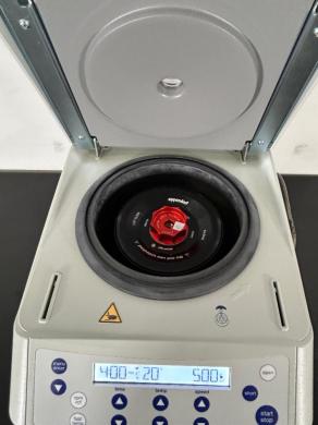 Eppendorf 5425R Refrigerated Benchtop Centrifuge with Digital Control-cover