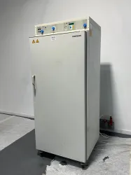 Kendro UT6420 High-Temperature Laboratory Incubator with Adjustable Shelving, 2 of 4