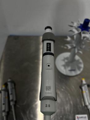 Eppendorf Research Plus x6 Manual Micropipette Set with Adjustable Volume Control-cover