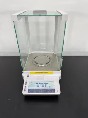 Mettler Toledo ME104ES Analytical Balance with Glass Draft Shield-cover