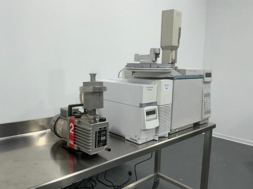 Agilent Technologies 5973N GC/MS System with 6890N Gas Chromatograph and G2614A Autosampler-cover