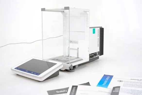 Mettler Toledo XPR226DR Dual-Range Analytical Balance, 121/220 g, 0.005/0.01 mg, 2023
