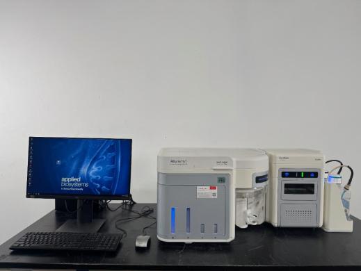 Invitrogen Attune NxT AFC2 Acoustic Focusing System w/ CytKick AutoSampler-cover