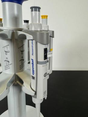 Eppendorf Research Plus Single-Channel Pipettes Set with Rotating Stand (6-Pack)-cover