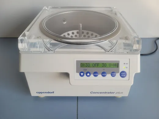 Eppendorf Centrifuge Concentrator Plus 5305