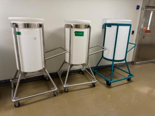 Plastic 200L Mobile Laboratory Storage Tanks with Stainless Steel and Painted Metal Frames-cover