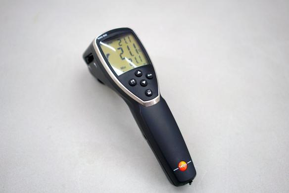 Testo 845 Infrared Thermometer with Switchable Optics for Close and Far-Field Measurement-cover