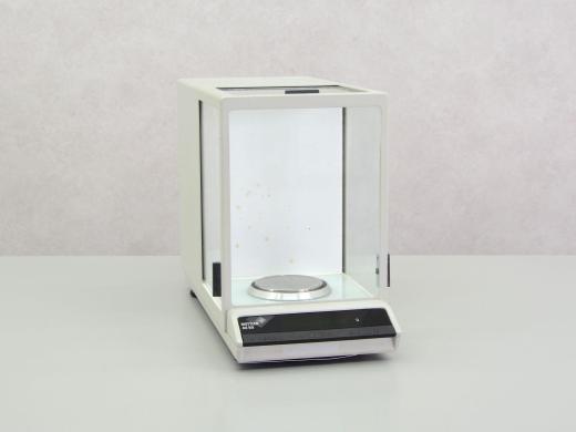 Mettler AE50 Analytical Balance with 0.1 mg Readability and 50 g Capacity-cover