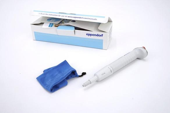 Eppendorf Reference 2 1-Channel Fixed-Volume Pipette, 2.5 mL-cover