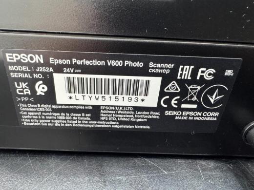 Epson Perfection V600 Flatbed Photo and Film Scanner Model J252A-cover