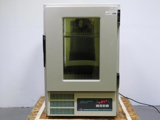 New Brunswick Innova 4200 Incubator Shaker with Precise Temperature and Speed Control-cover