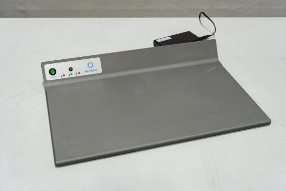 Minitube 370C Laboratory Hotplate with Preset +37°C Temperature-cover