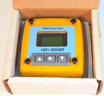 GF Signet 3-8540 Panel-Mounted Pump Pulser Flow Transmitter-cover