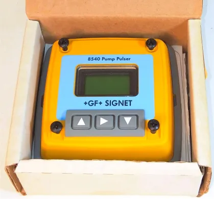 GF Signet 3-8540 Panel-Mounted Pump Pulser Flow Transmitter