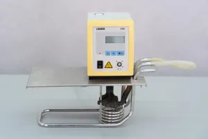 Lauda E100 Laboratory Thermostat with Optional Circulation, 2 of 3