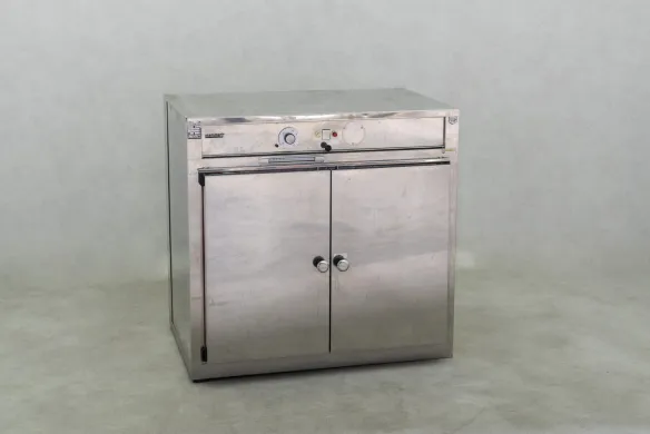 Memmert U50 Natural Convection Laboratory Drying Oven with Control Knob