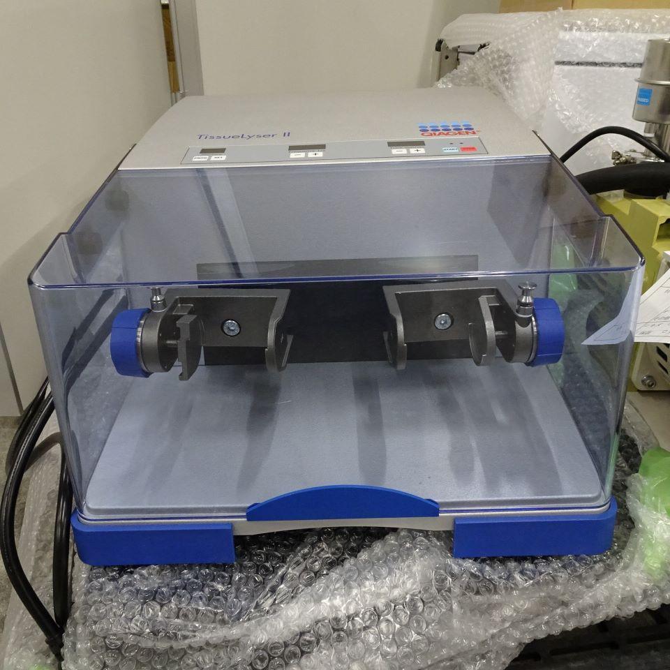 Qiagen TissueLyser II Bead Mill Homogenizer Model 20.747.0001 for High-Throughput Tissue Disruption