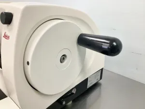 Leica RM2125 RTS Manual Rotary Microtome for Precision Tissue Sectioning, 7 of 10