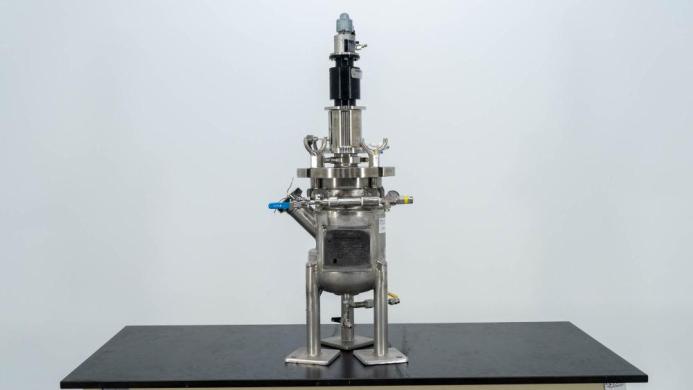 Northland Stainless 10L MDI Jacketed Reactor Vessel with Lightnin Agitation-cover