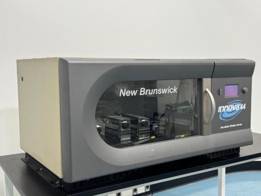New Brunswick Innova 44 Incubator Shaker-cover