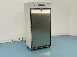 Thermo Reach-In CO2 Incubator, 2 of 4