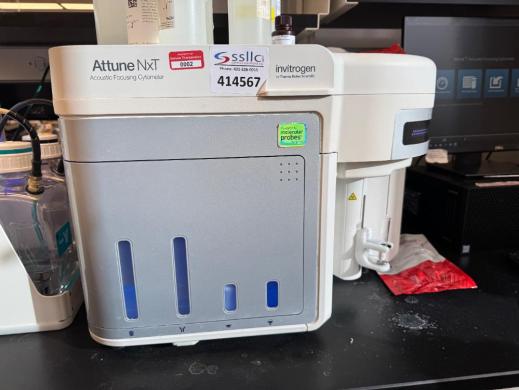 Invitrogen Attune NxT Acoustic Focusing Cytometer AFC2 with CytoMax Autosampler-cover