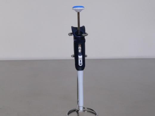 Gilson MICROMAN M1000E Positive Displacement Pipette, 100-1000 µL-cover