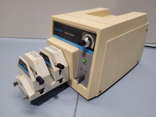 QP - Cole-Parmer Masterflex 7521-47 Peristaltic Pump with Dual Easyload  7518-10 Pump Heads