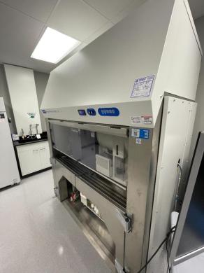 BD FACSAria II Fluorescence-Activated Cell Sorter System-cover