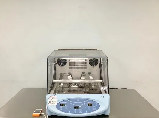 Thermo Scientific MaxQ 4000 SHKE4000 Benchtop Incubator Orbital Shaker with Digital Temperature Control