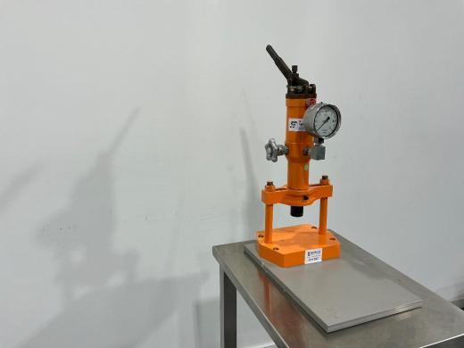Kratos Analytical Hydraulic Press WCC13AIN with Manual Lever and Analog Pressure Gauge-cover