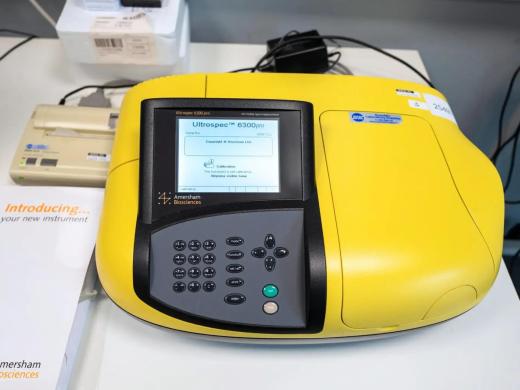 Amersham Biosciences Ultrospec 6300pro UV/Vis Spectrophotometer-cover