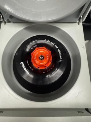 Eppendorf 5418 Benchtop Centrifuge with Fixed-Angle and Swing-Bucket Rotors-cover