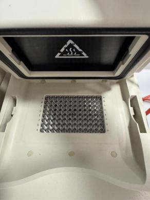Bio-Rad T100 96-Well Thermal Cycler with Touchscreen Interface-cover