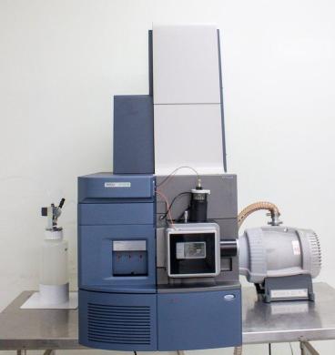 Waters Xevo G2-XS Benchtop TOF Mass Spectrometer with Edwards XDS46i Vacuum Pump-cover