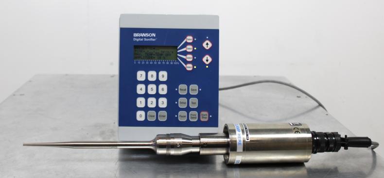 Branson Digital Sonifier 450 Sonicator Homogenizer 400W 700mL Capacity 117V-cover