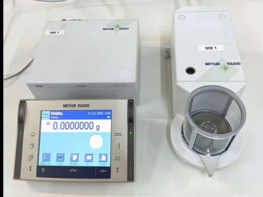 Mettler Toledo XP2U Ultra-Micro Balance with 2.1 g Capacity and 0.0001 mg Readability-cover