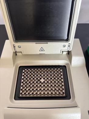 Bio-Rad C1000 Thermal Cycler with Peltier-Based Gradient PCR Capability-cover