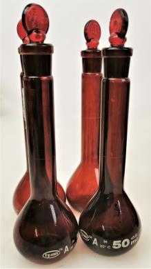 Corning PYREX 55640 Class A 50 mL Amber Volumetric Flask-cover